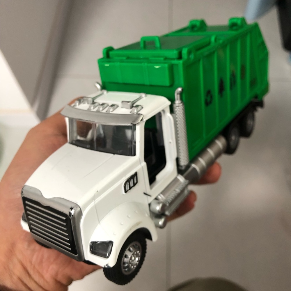 Green & White Recycling Garbage Truck Toy - Kids Toy - Picture 4 of 5